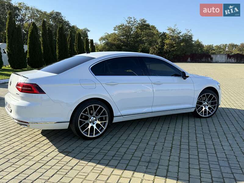 Седан Volkswagen Passat 2016 в Одессе
