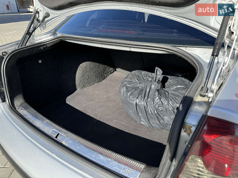 Седан Volkswagen Passat 2001 в Львові