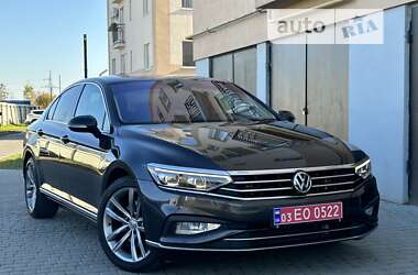 Седан Volkswagen Passat 2020 в Львове