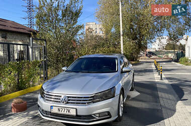 Седан Volkswagen Passat 2015 в Львове