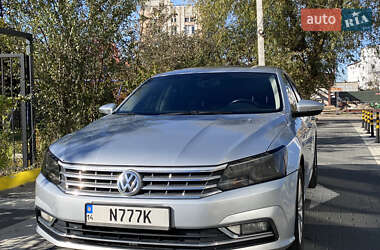 Седан Volkswagen Passat 2015 в Львове