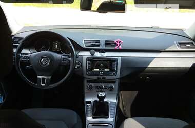 Універсал Volkswagen Passat 2012 в Звягелі