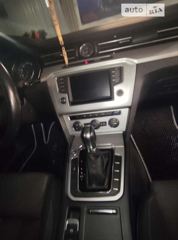 Универсал Volkswagen Passat 2015 в Бурыни