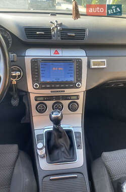Седан Volkswagen Passat 2005 в 