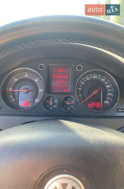 Седан Volkswagen Passat 2005 в 