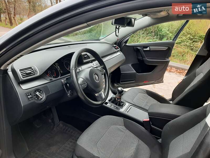Универсал Volkswagen Passat 2012 в Ивано-Франковске