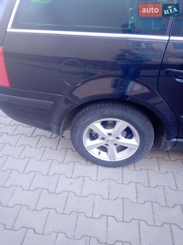 Універсал Volkswagen Passat 2003 в Звягелі