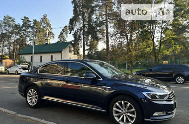 Седан Volkswagen Passat 2015 в Киеве