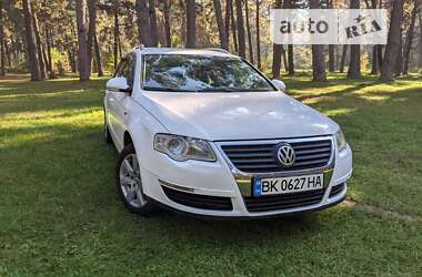 Универсал Volkswagen Passat 2010 в Ровно