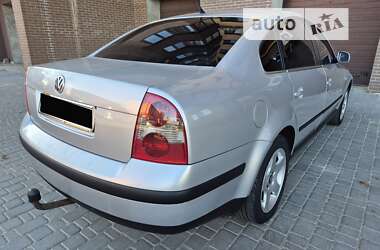 Седан Volkswagen Passat 2003 в Бердичеве