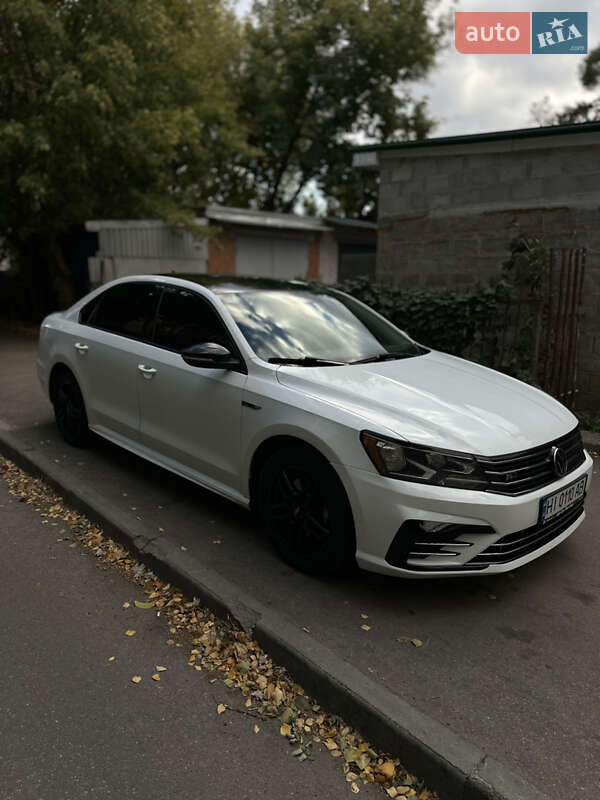 Седан Volkswagen Passat 2018 в Киеве