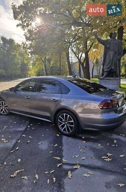 Седан Volkswagen Passat 2014 в Запоріжжі