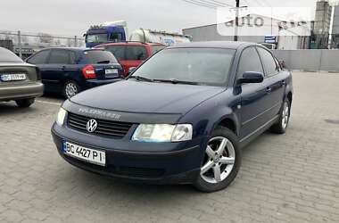 Седан Volkswagen Passat 1998 в Городке