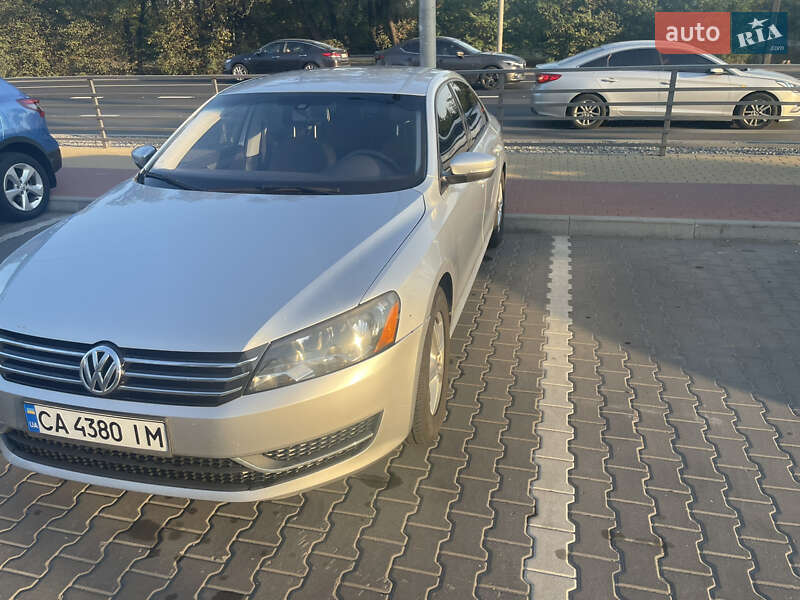 Седан Volkswagen Passat 2014 в Киеве