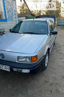 Седан Volkswagen Passat 1988 в Березному