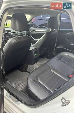 Седан Volkswagen Passat 2016 в Киеве
