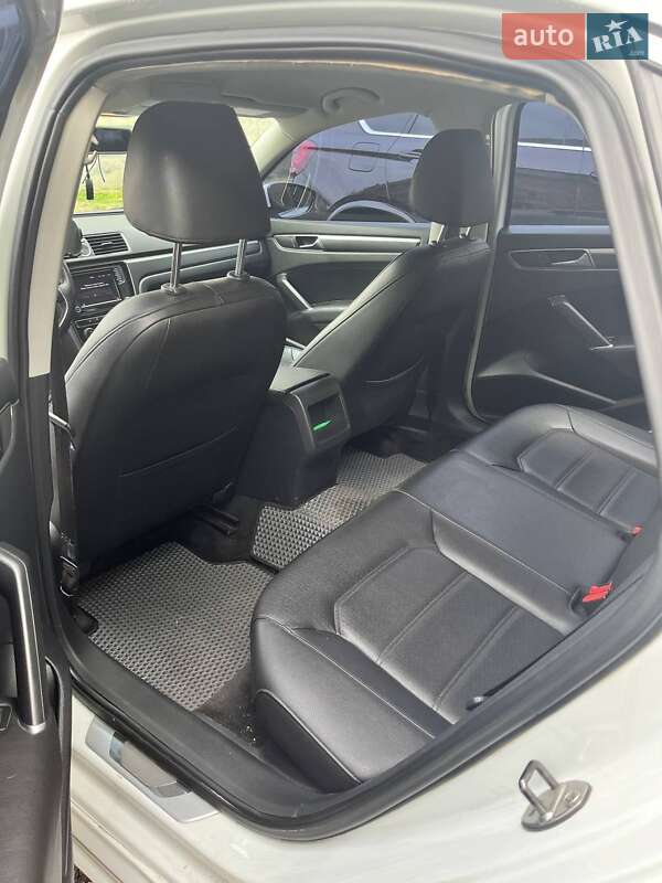 Седан Volkswagen Passat 2016 в Києві