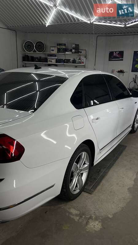 Седан Volkswagen Passat 2016 в Києві