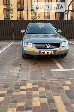 Седан Volkswagen Passat 2004 в Києві