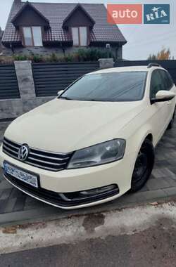 Універсал Volkswagen Passat 2012 в Нововолинську