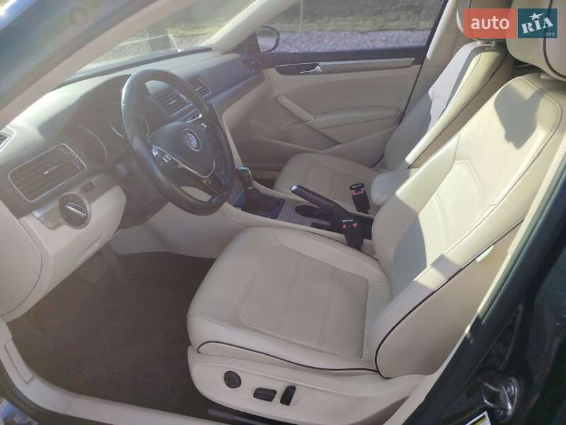 Седан Volkswagen Passat 2017 в Днепре