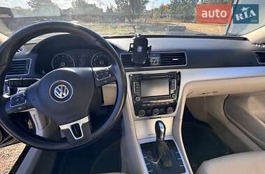 Седан Volkswagen Passat 2013 в Вышгороде