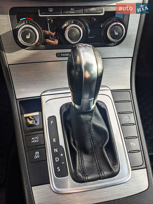 Универсал Volkswagen Passat 2011 в Тернополе
