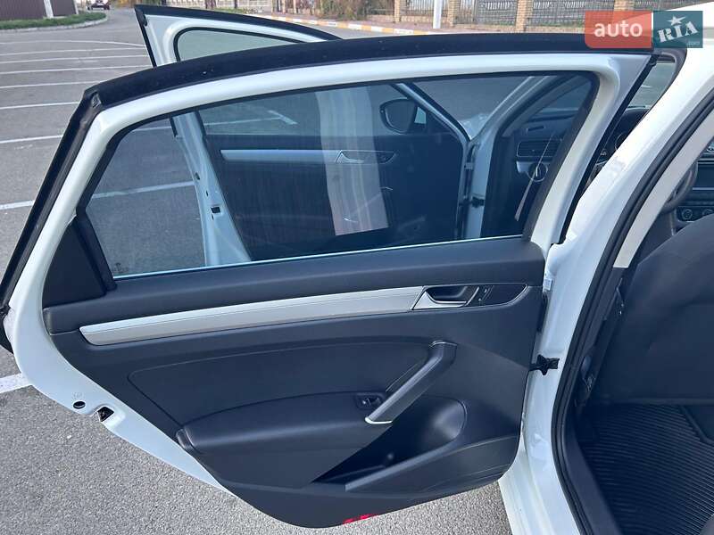 Седан Volkswagen Passat 2016 в Києві