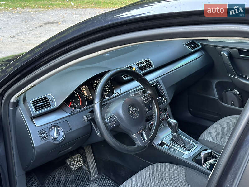 Универсал Volkswagen Passat 2013 в Ужгороде