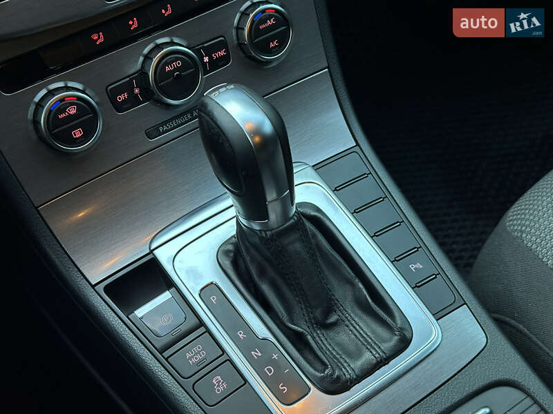 Универсал Volkswagen Passat 2013 в Ужгороде