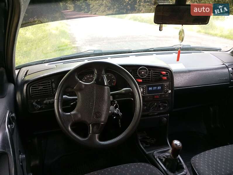 Седан Volkswagen Passat 1996 в Овруче