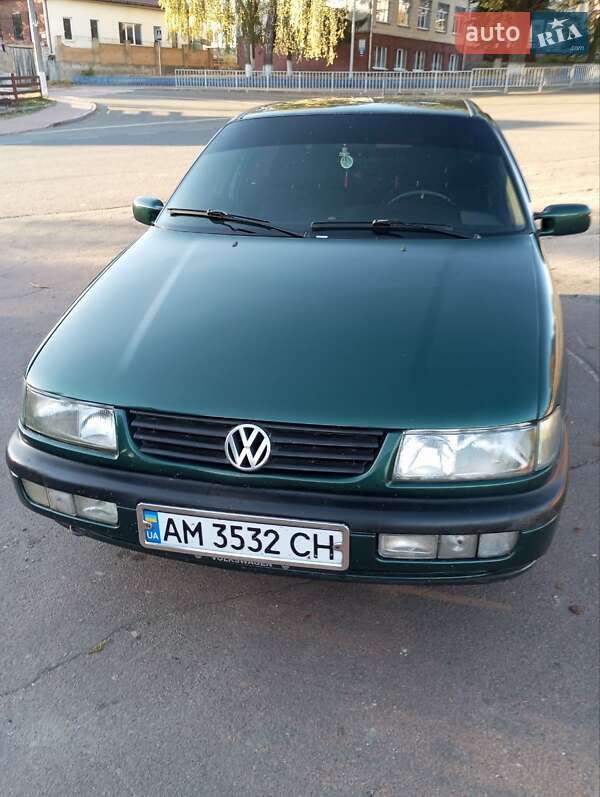 Седан Volkswagen Passat 1996 в Овруче