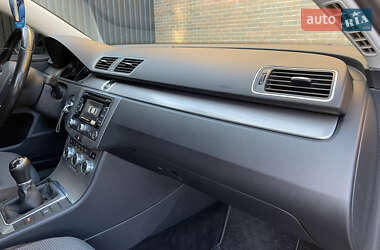Седан Volkswagen Passat 2013 в 