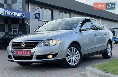 Седан Volkswagen Passat 2006 в Сарнах