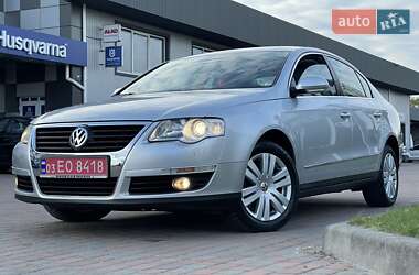 Седан Volkswagen Passat 2006 в Сарнах