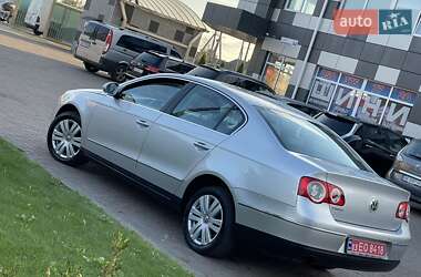 Седан Volkswagen Passat 2006 в Сарнах