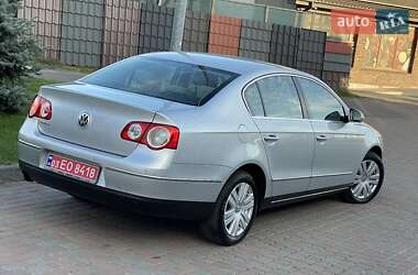 Седан Volkswagen Passat 2006 в Сарнах