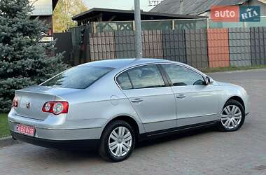 Седан Volkswagen Passat 2006 в Сарнах