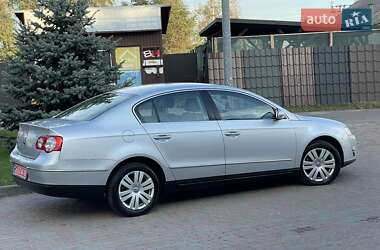 Седан Volkswagen Passat 2006 в Сарнах