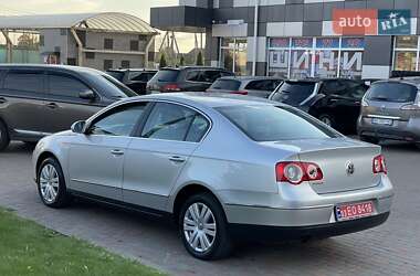 Седан Volkswagen Passat 2006 в Сарнах