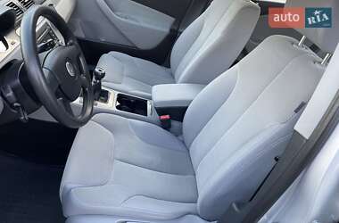 Седан Volkswagen Passat 2006 в Сарнах