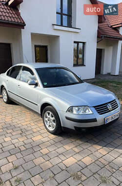Седан Volkswagen Passat 2003 в Гадячі