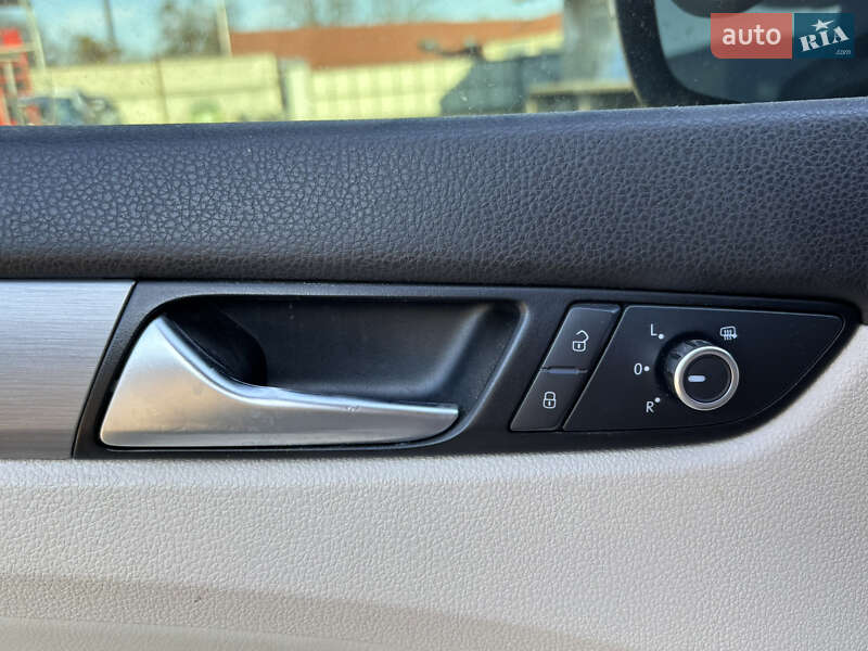 Седан Volkswagen Passat 2013 в Стрые