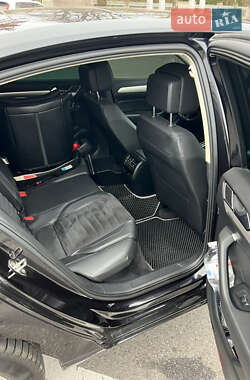 Седан Volkswagen Passat 2015 в 