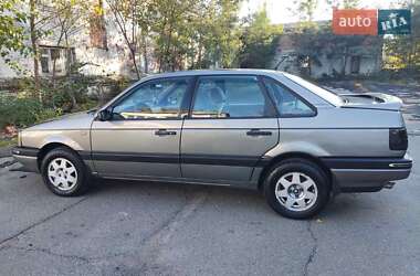 Седан Volkswagen Passat 1993 в Києві