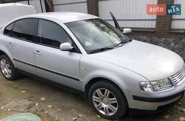 Седан Volkswagen Passat 1999 в Немирові