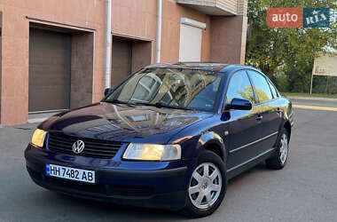 Седан Volkswagen Passat 2000 в Николаеве