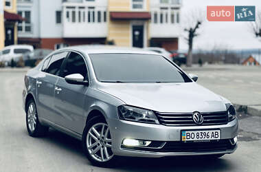 Седан Volkswagen Passat 2012 в Тернополі