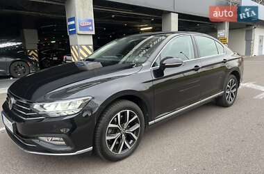 Седан Volkswagen Passat 2022 в Києві