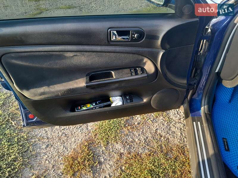 Седан Volkswagen Passat 2001 в Карлівці